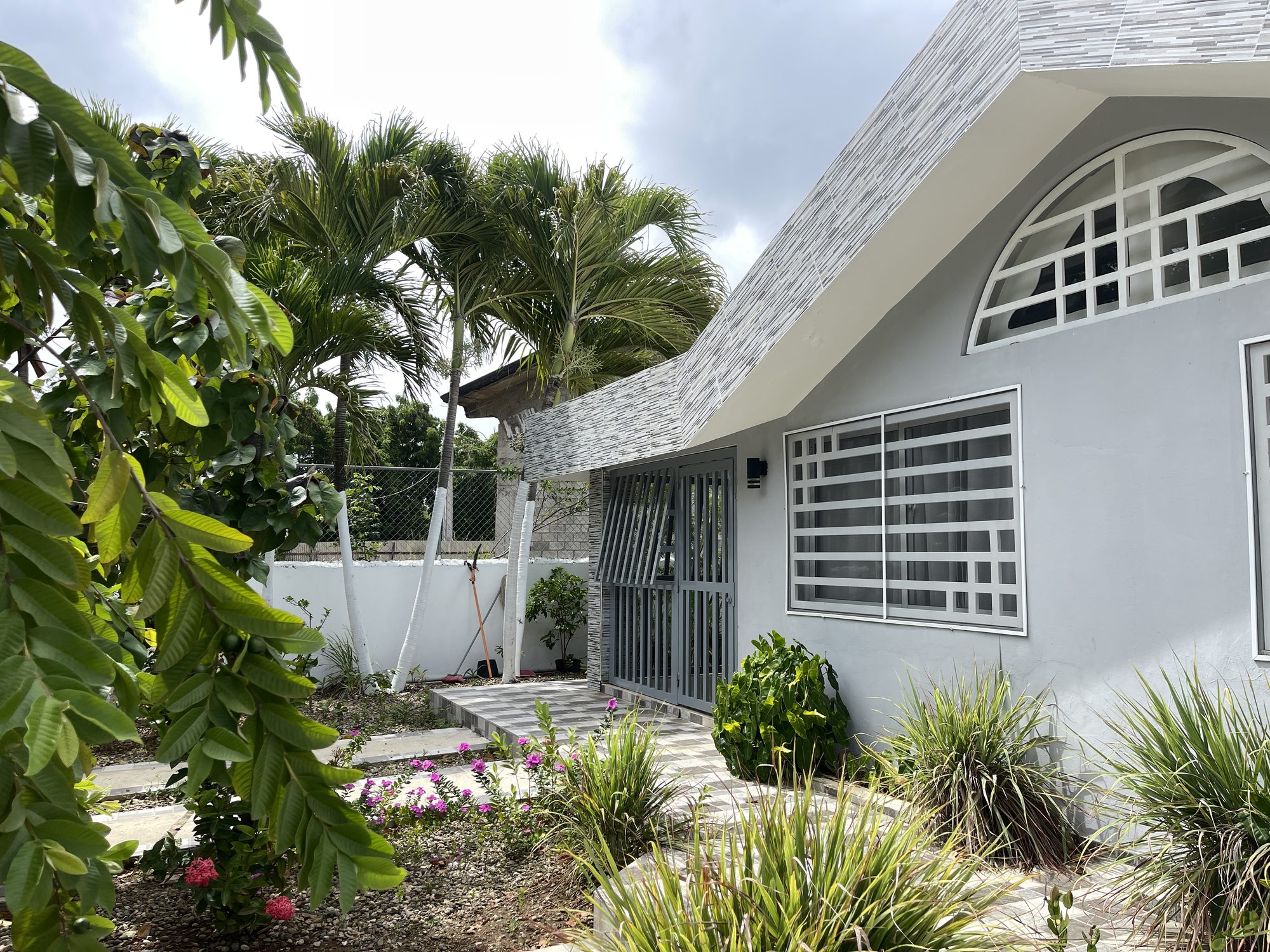Casita 3B seen from the garden, with palms behind it